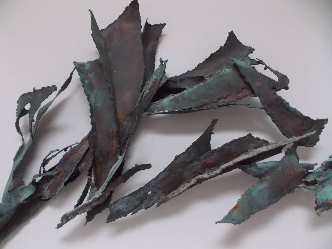 A nice decorative and timeless design.
It's made from welded torch cut bronze pieces with beautiful verdigris patina.
It's in original vintage condition, no damage.
