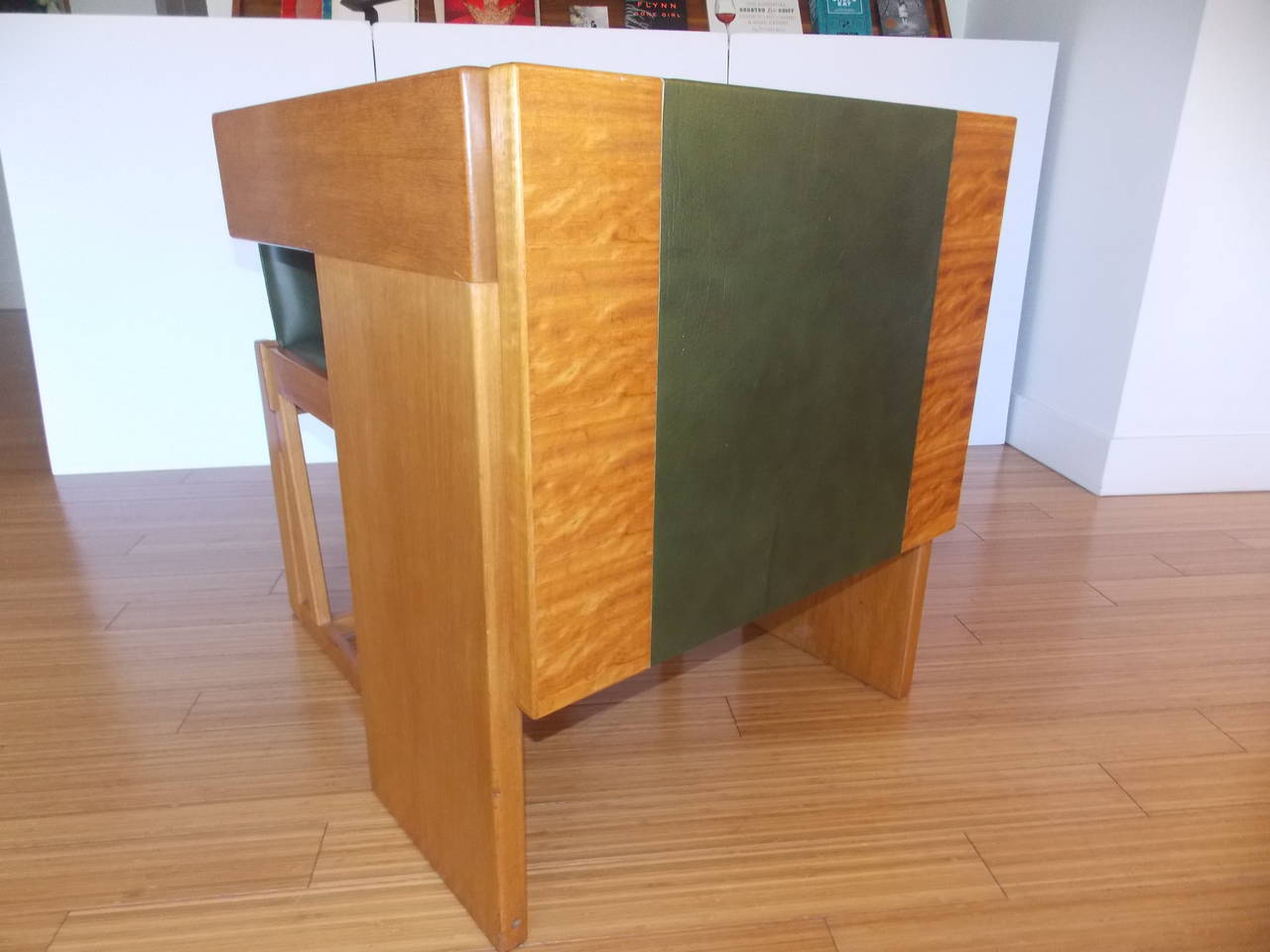 Modernist Desk Table with Chair Attributed to Afra and Tobia Scarpa In Good Condition In Los Angeles, CA