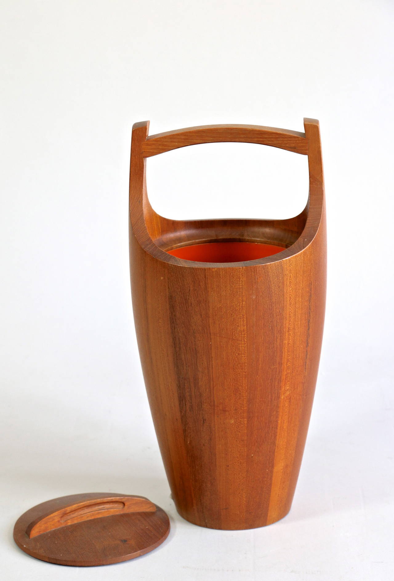 Teak ice bucket inspired by the shape of viking ships. Bridge-shaped cove reminiscent of ancient Japanese ceramics.
One of Jens Quistgaard's most famous creations. Made for the renowned Dansk Designs Denmark.
