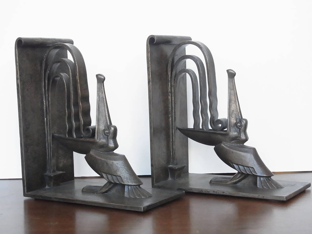 Pair of Art Deco Wrought Iron Pelican Bookends by Edgar Brandt In Excellent Condition In Saint-Ouen, FR