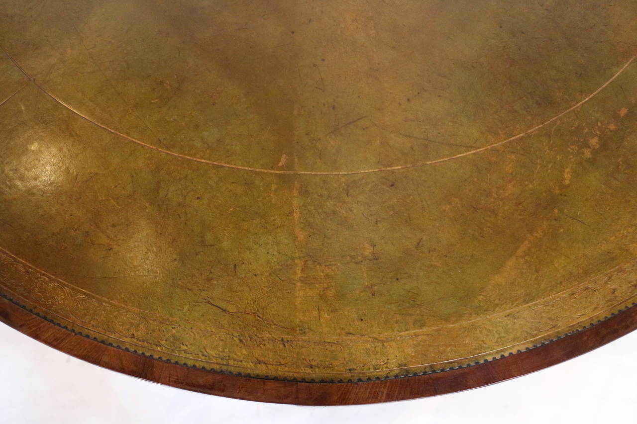 Large drum table on a central base with four drawers in mahogany and beautiful original green leather top.
England Georgian style mid-19th century.
Very nice original waxed patina on leather and mahogany.
Original brass casters and handles.