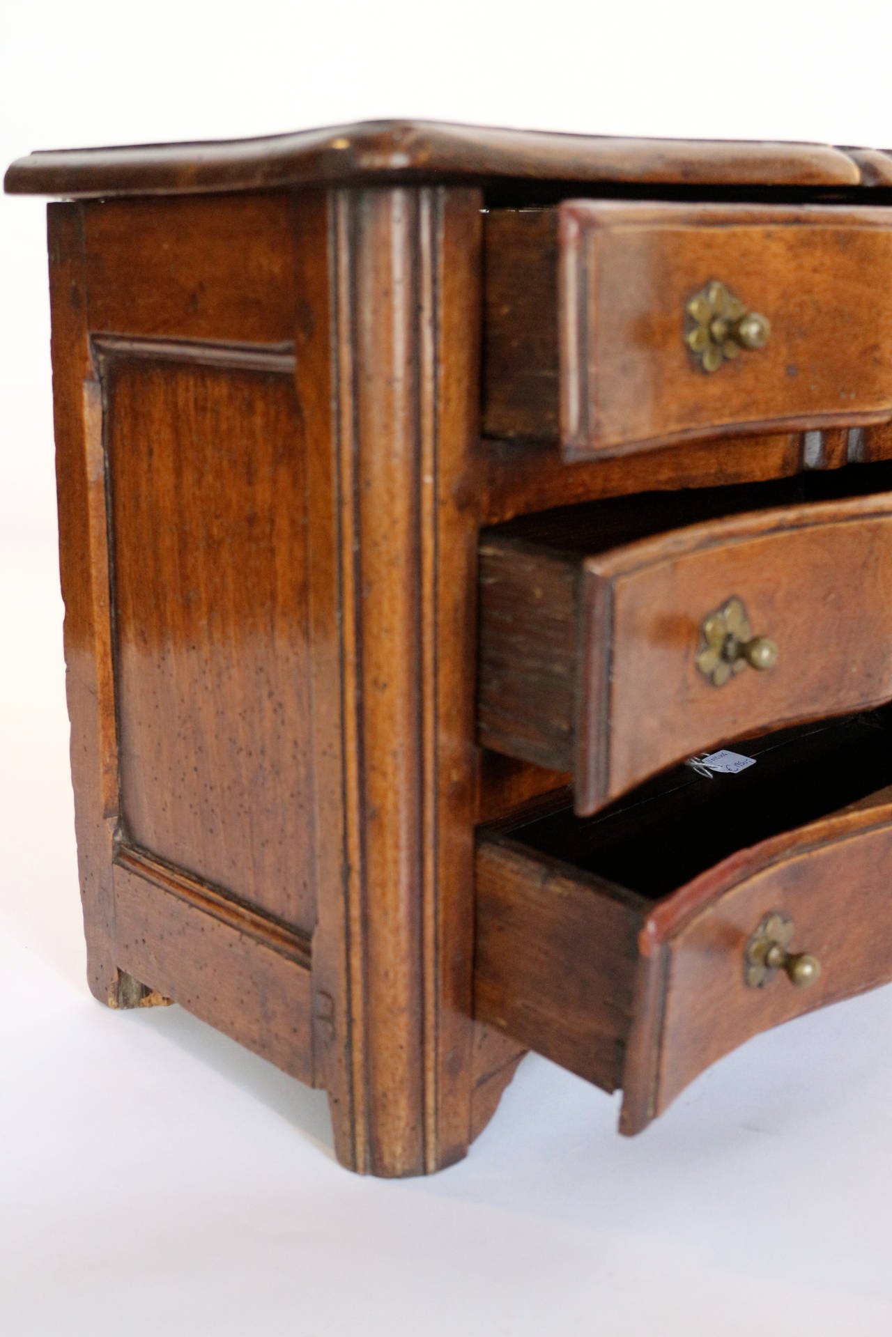 Miniature Chest of Drawers in Walnut , French Louis XIV Style, Late-17th Century In Good Condition In Antwerp, BE