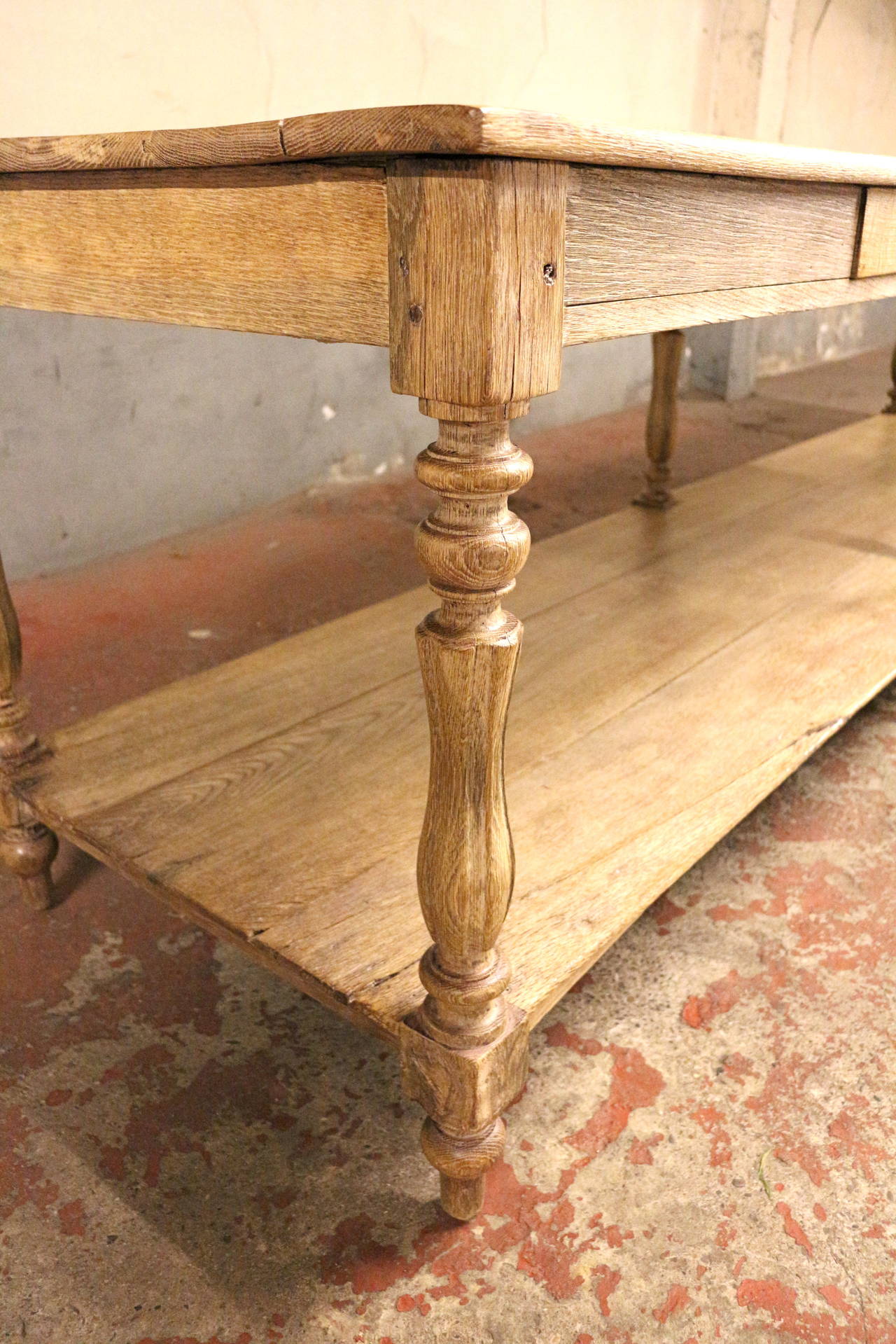 Very Large Display or Site Table in Bleached Oak, French 19th Century In Good Condition In Antwerp, BE