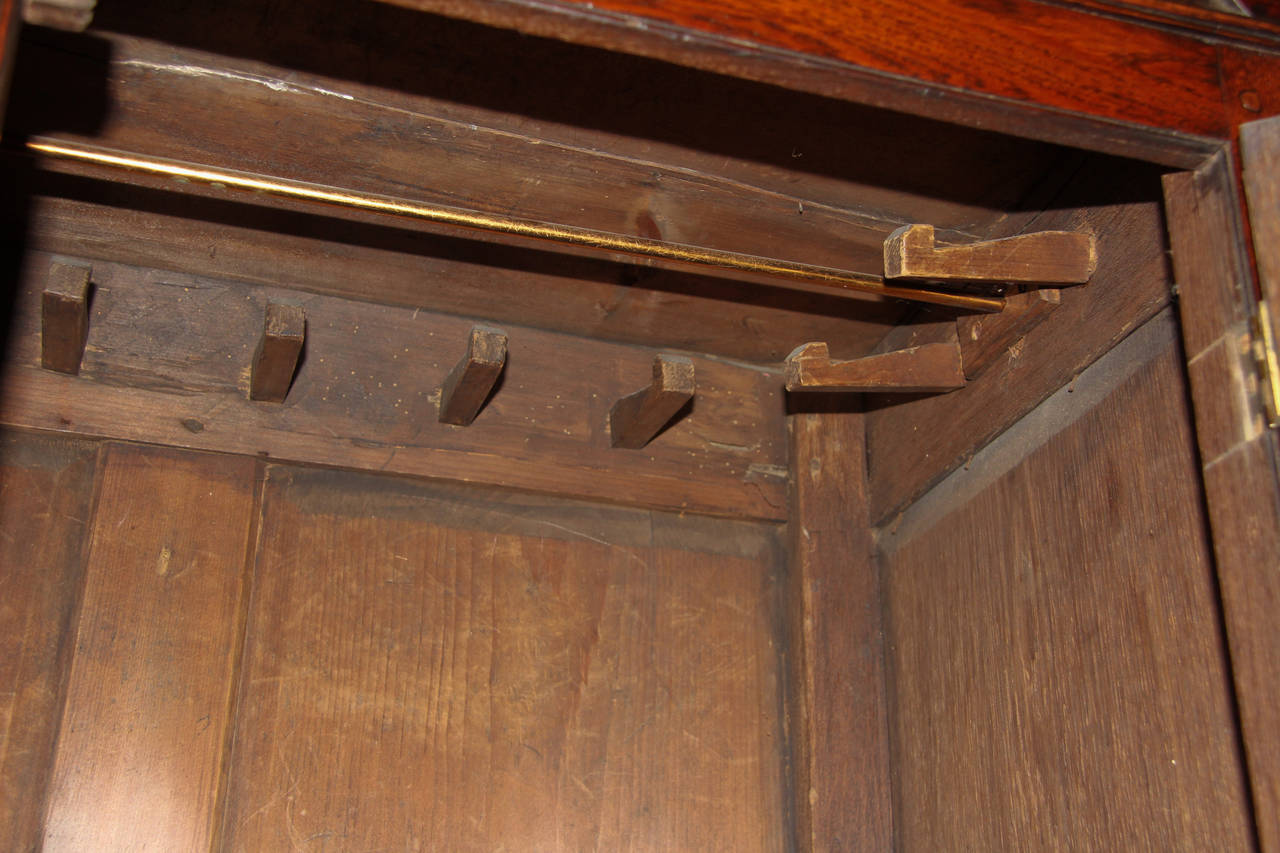 Handsome Early 19th Century Oak Livery or Linen Cupboard, circa 1820 In Good Condition In Wiltshire, GB