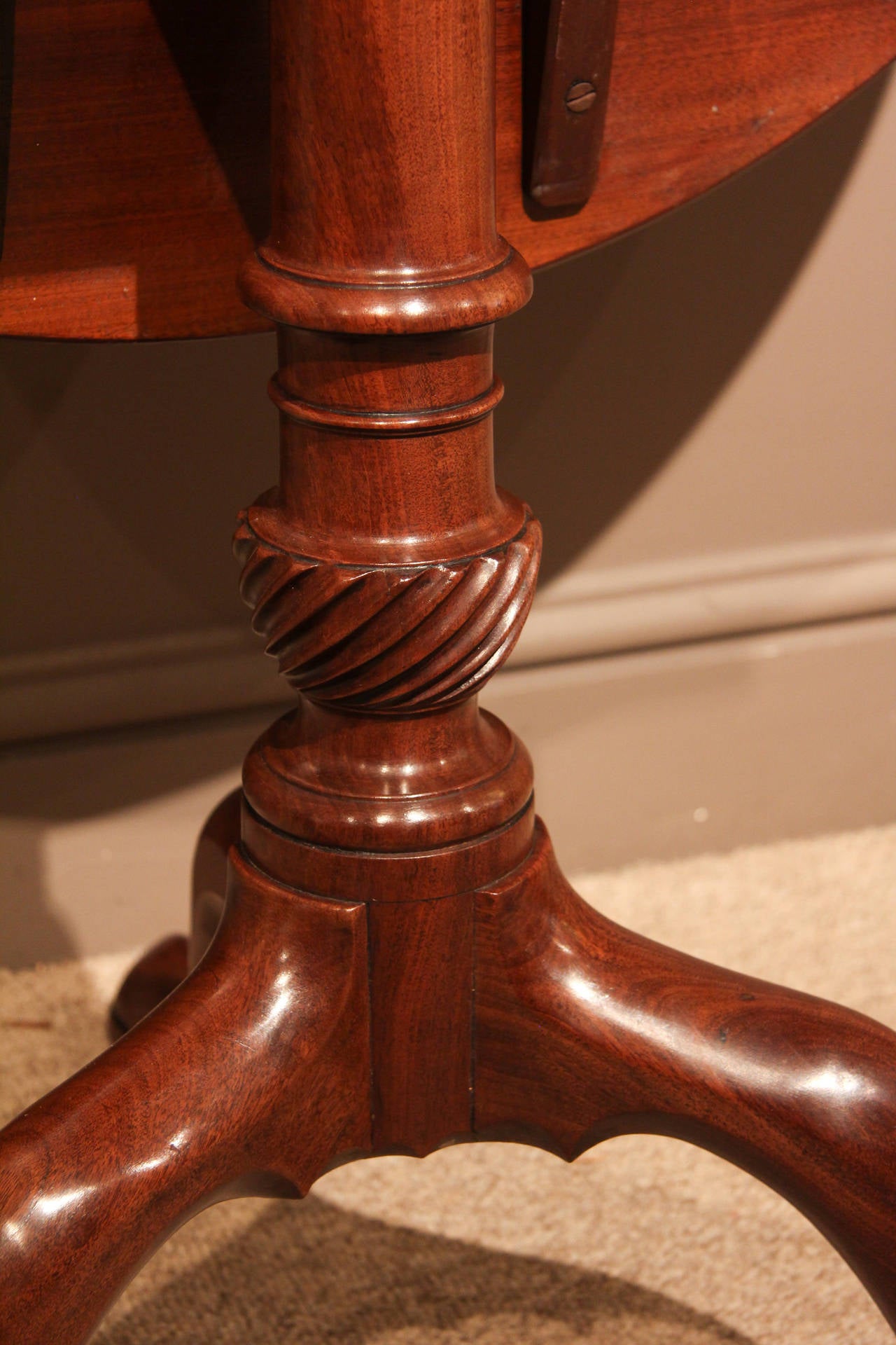 18th Century Attractive George III Mahogany Bird-Cage Tripod Table, circa 1770