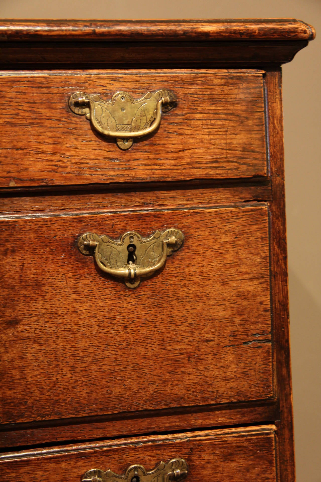 Early George III Oak Knee-Hole Desk, circa 1730 In Good Condition In Wiltshire, GB