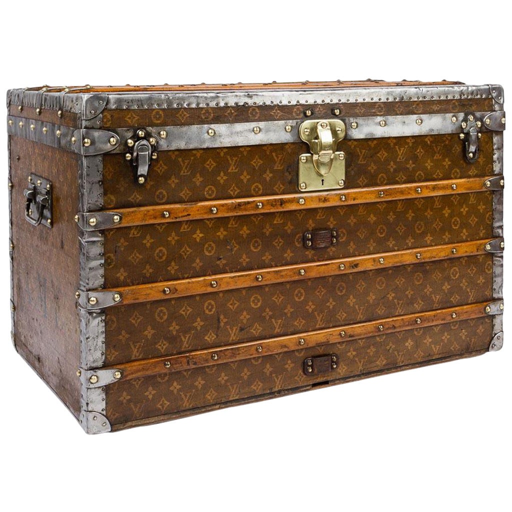 Louis Vuitton Trunk in Monogram, 110 cm Louis Vuitton Steamer Trunk at  1stDibs