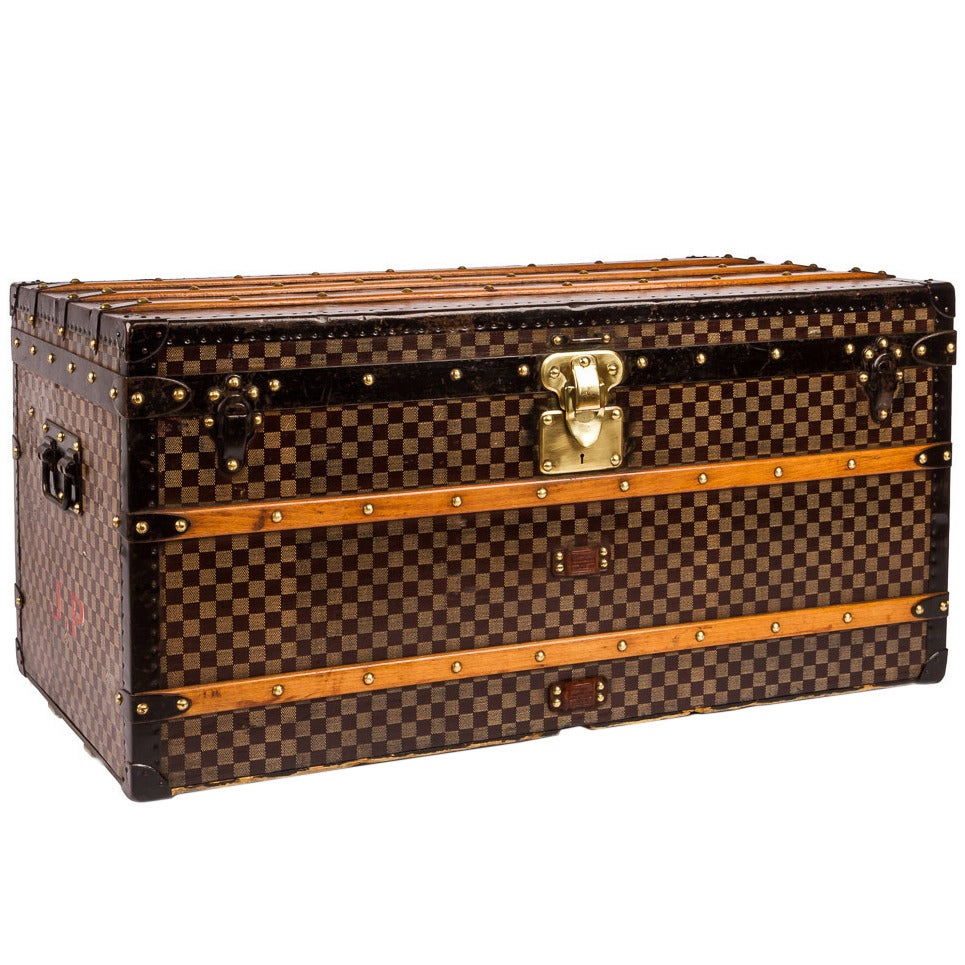 Old Louis Vuitton trunk 75 cm from the 1920s - Les Puces de Paris