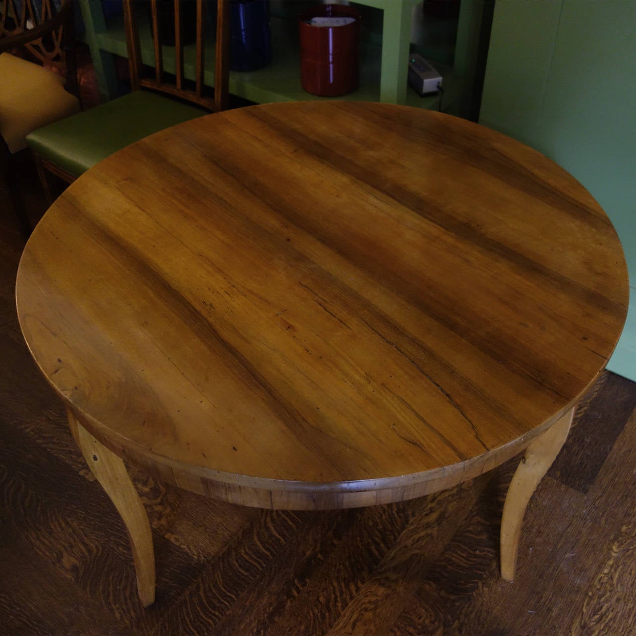 Austrian Biedermeier Walnut Center Table, circa 1825 In Excellent Condition For Sale In New York, NY