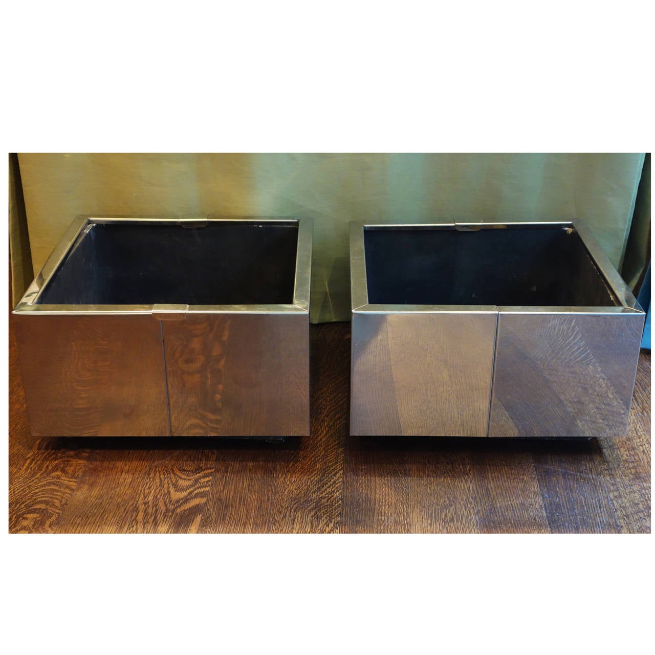 Set of Four 1970s Chrome Planters In Good Condition In New York, NY