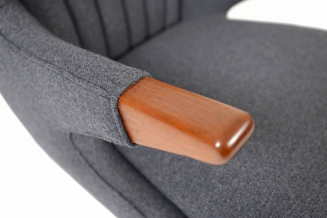 Scandinavian Modern Svend Skipper Model 91 Lounge Chair in Taupe Wool