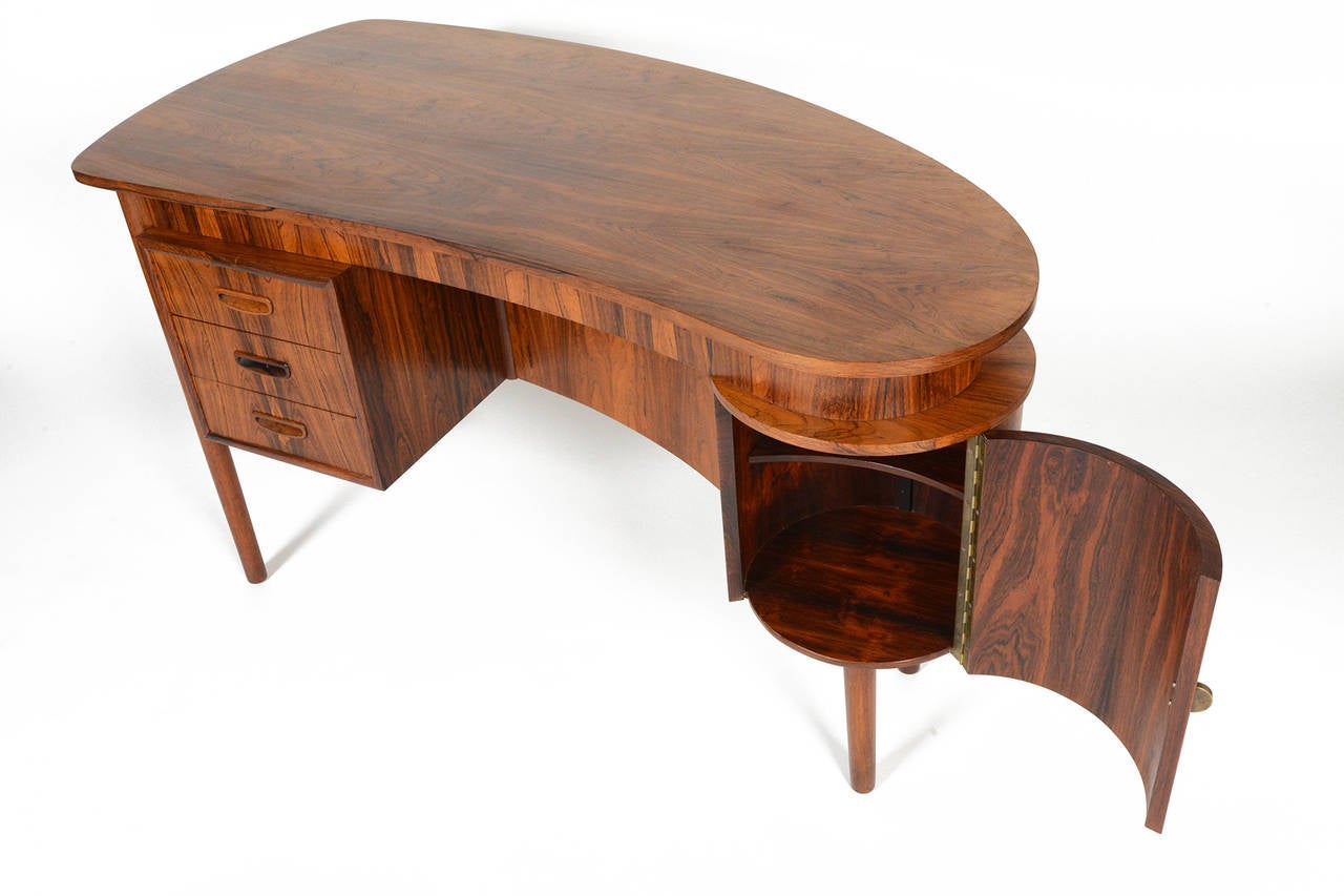 Danish Modern Atomic Rosewood Biomorphic Writing Desk In Good Condition In Berkeley, CA