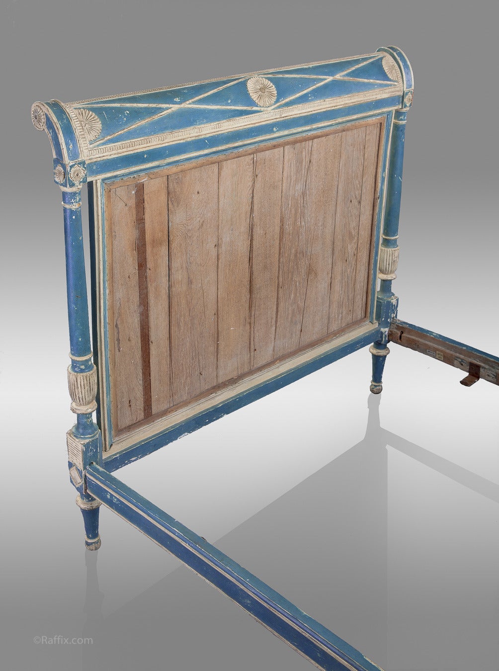 19th century neoclassical style carved and painted daybed. Interior, 46