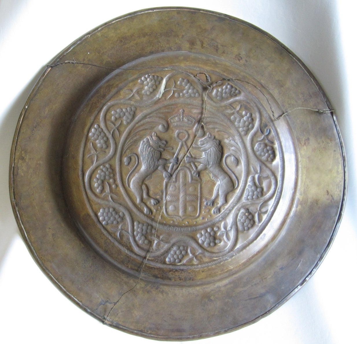 17th Century Brass Charger with Royal Coat of Arms, England 2