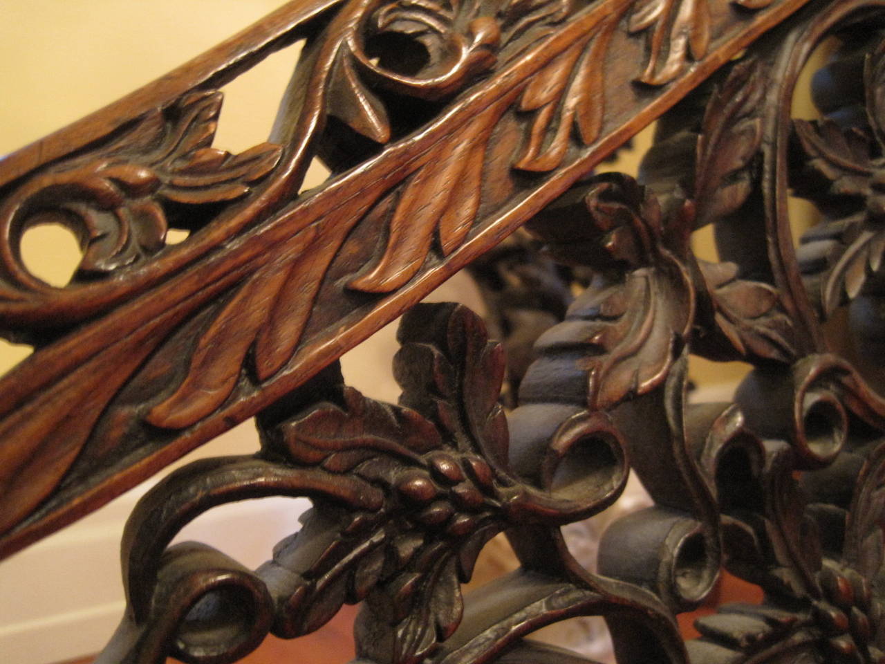 Anglo Indian Settee, Late 18th or Early 19th Century Carved Rosewood In Good Condition For Sale In Hamilton, Ontario