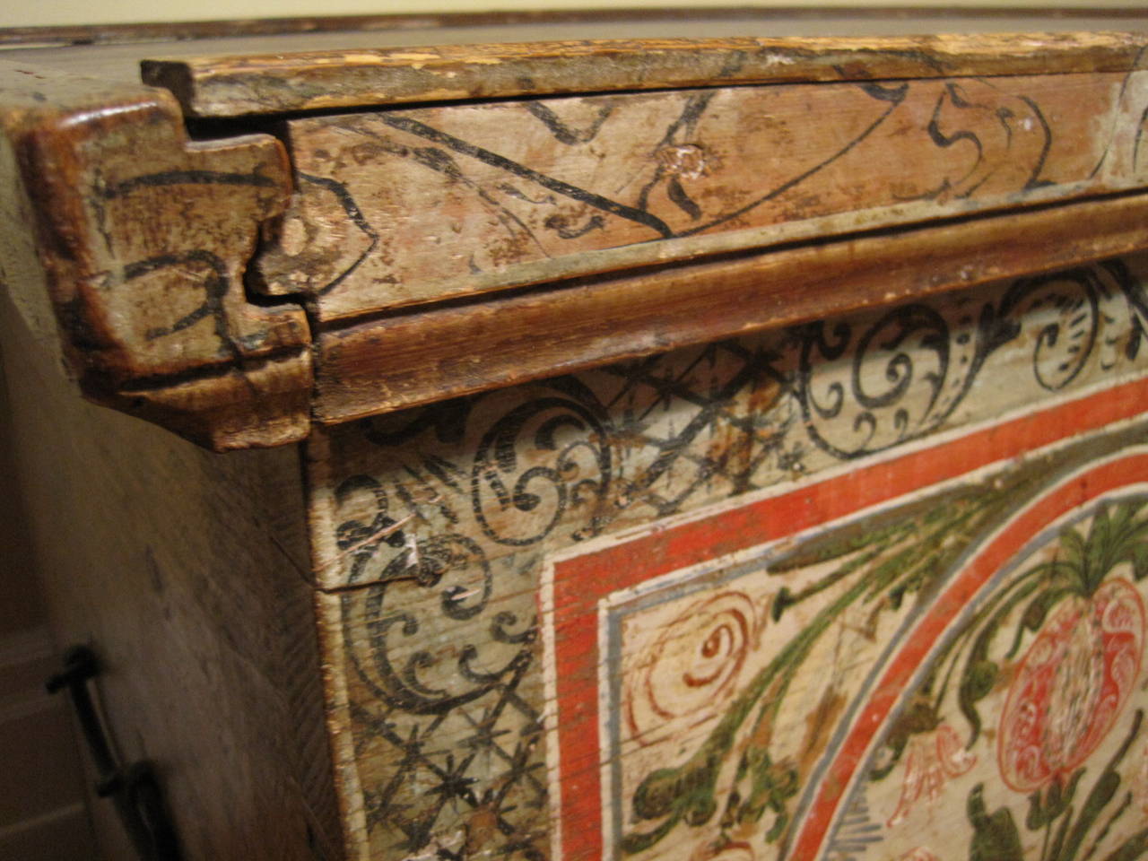 Peint à la main Boîte à couvertures ou coffre à bijoux de mariage du XVIIIe siècle en vente