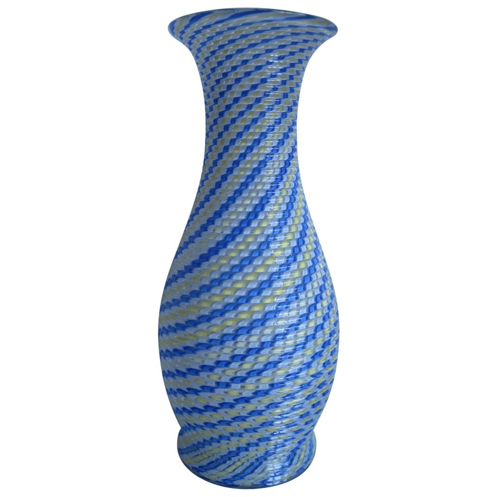 Vaso di Clichy, Francia, 1860 circa, Vaso a canne blu, giallo e bianco