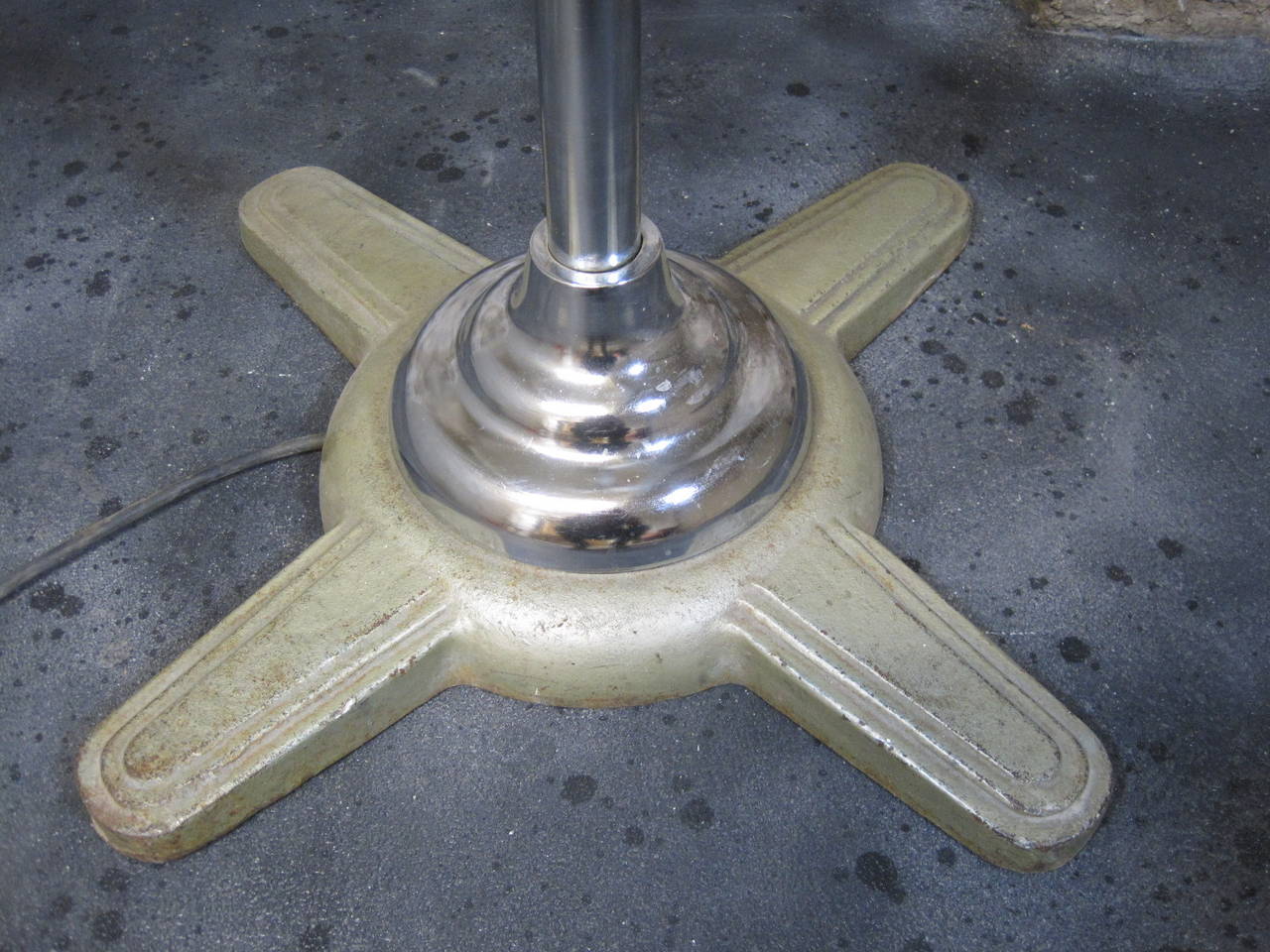 Machine Age Industrial floor fan. Chrome and cast iron base. Adjustable height. Working.

 