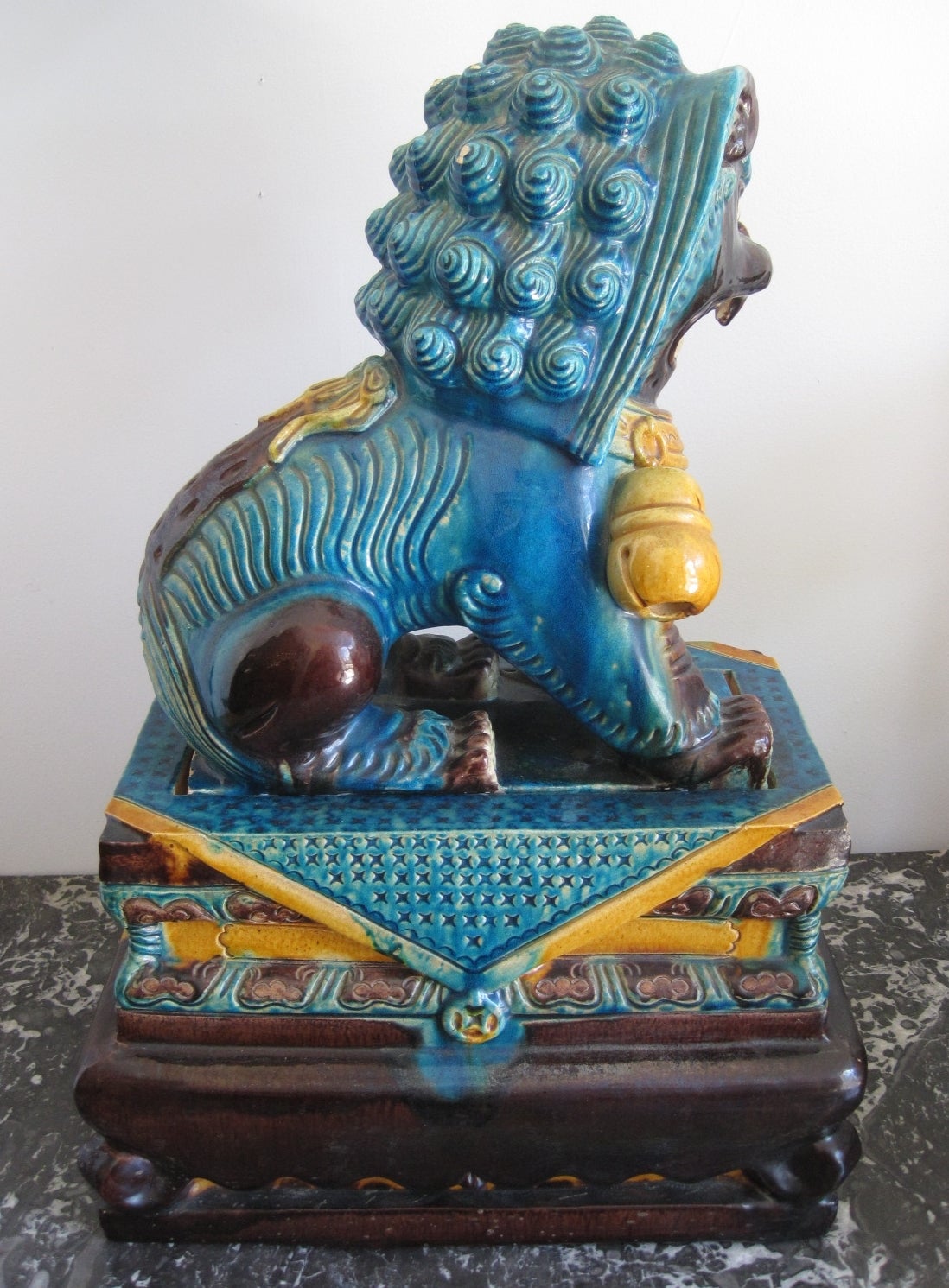 19th Century Chinese Porcelain Foo Dog on Pedestal In Good Condition In Hamilton, Ontario