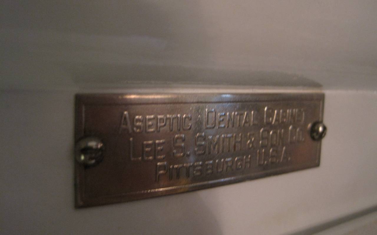 Aseptic Dental Cabinet, circa 1920s For Sale 1