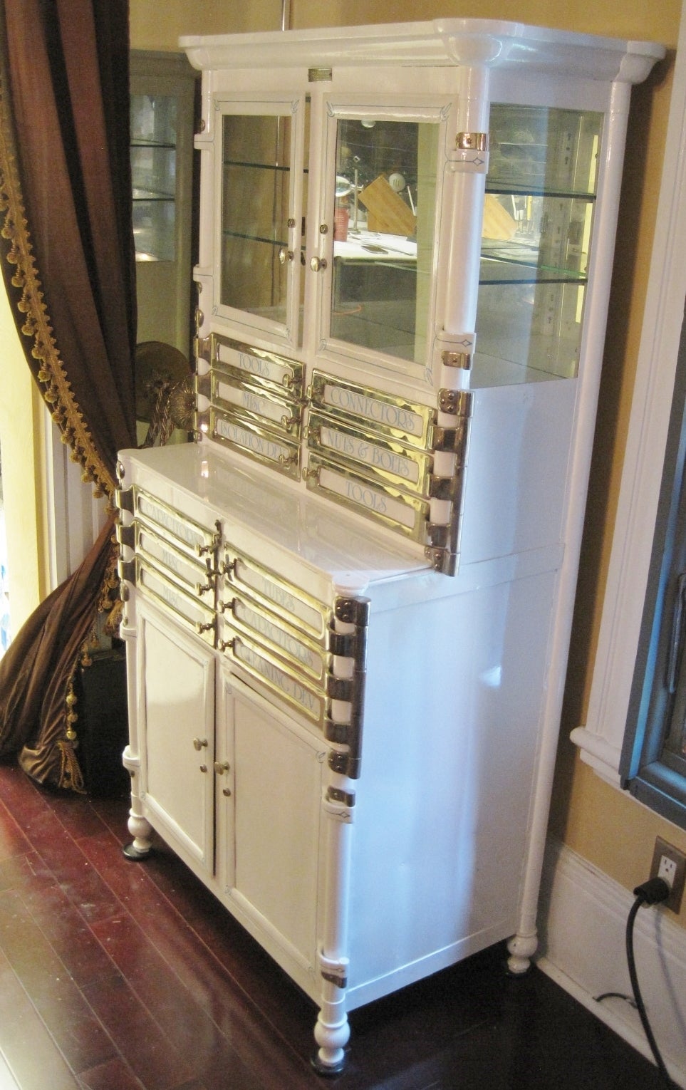 Aseptic Dental Cabinet, circa 1920s For Sale 2