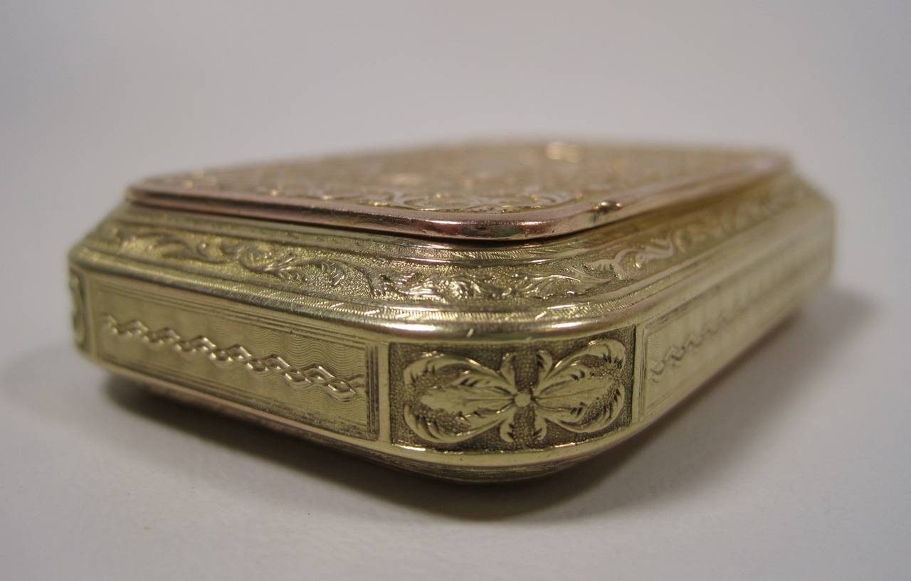 14-Karat Two-Tone Gold Snuff Box, 19th Century In Good Condition In Hamilton, Ontario