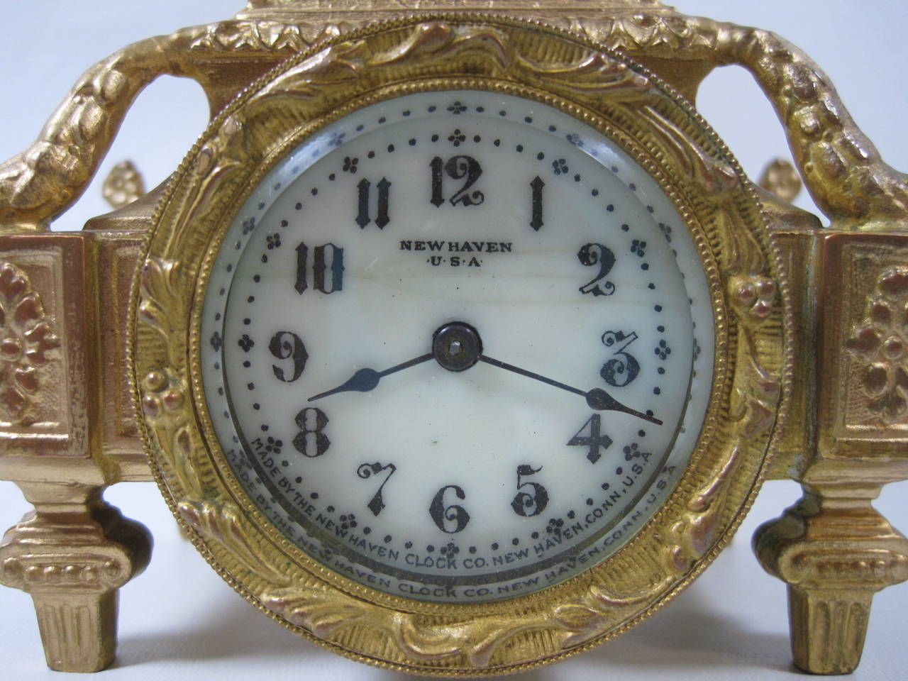 New Haven Figural Cherub Clock, 19th Century  In Good Condition In Hamilton, Ontario