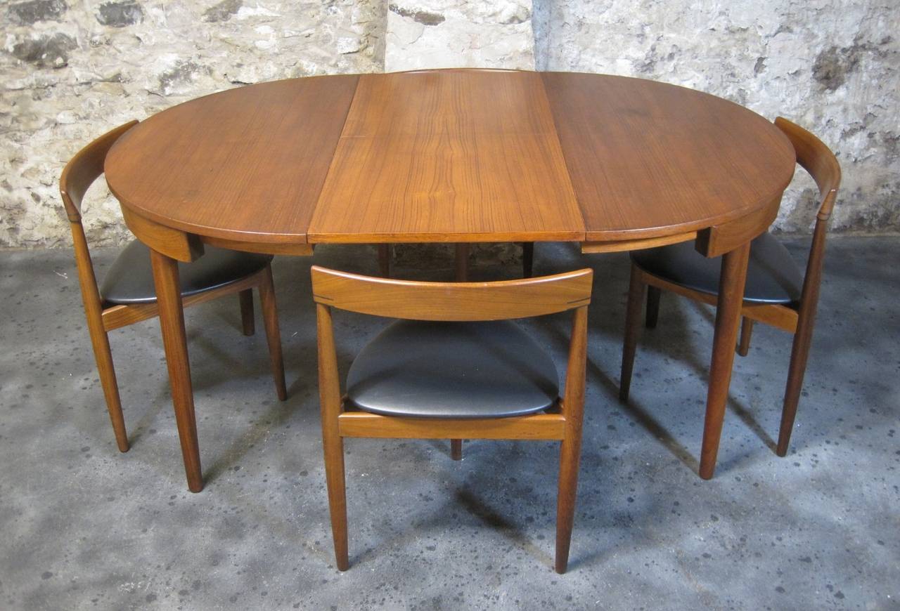 frem rojle table and chairs