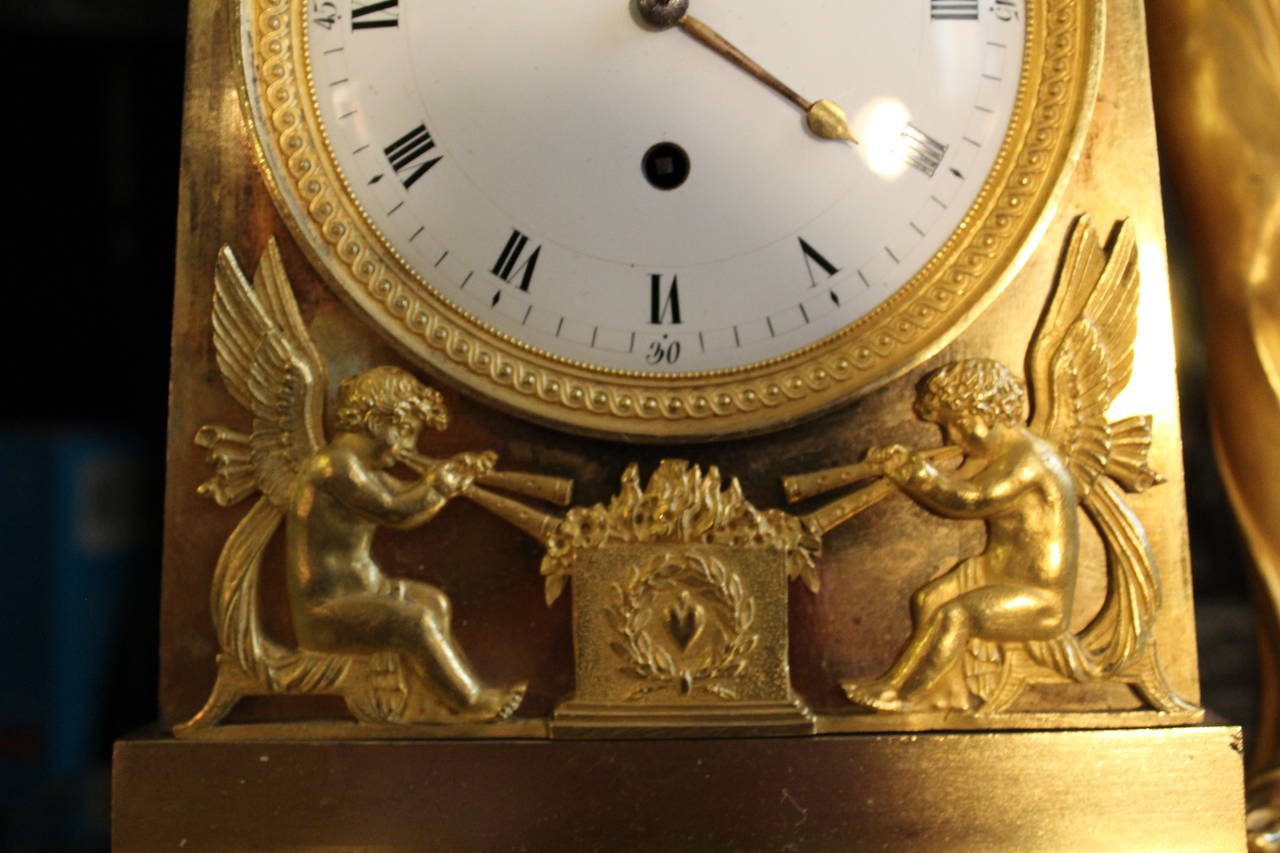 Frühes 19. Jahrhundert Französisch Empire Periode vergoldete Bronze Figural Uhr im Angebot 1