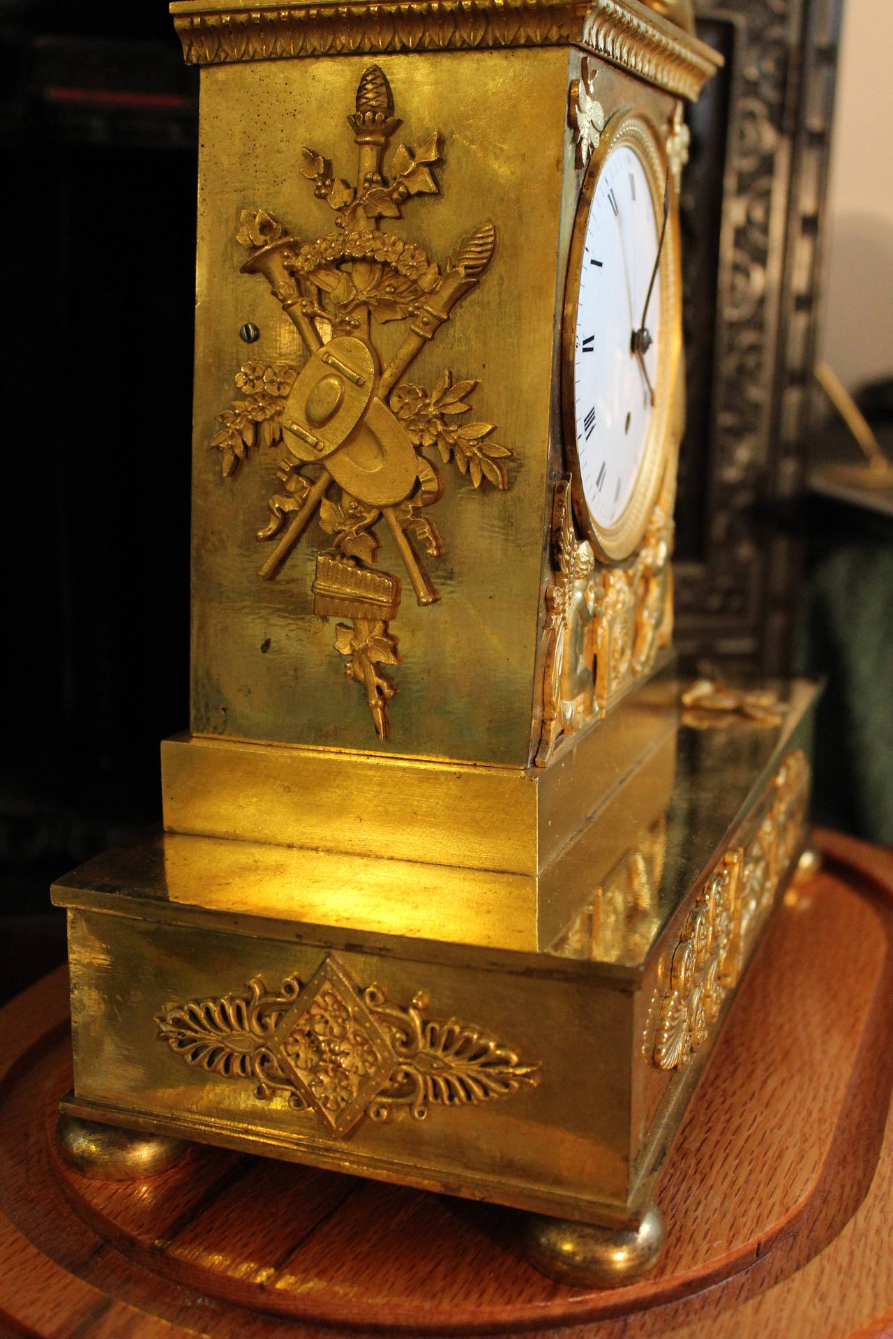 Early 19th Century French Empire Period Gilt Bronze Figural Clock For Sale 4