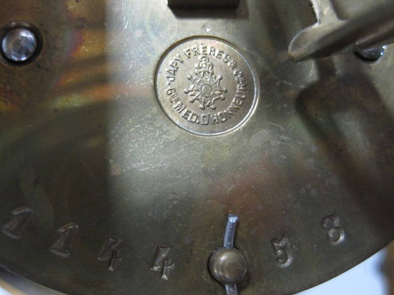 Uhren- und Garnitur-Set aus französischem Marmor im Louis-XVI.-Stil im Angebot 3