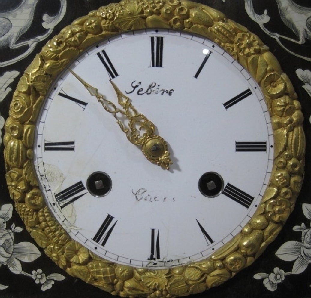 French portico clock with bone inlay, 19th century, Georgian.

Ebonized French portico mantel clock on matching base with highly detailed bone inlay. Gilded pendulum and movement signed Vincenti Medaille D' Argent.

Free shipping withing the