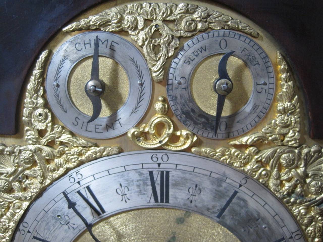 Horloge à console anglaise géorgienne du 19e siècle.

Pendule à console de 8 jours en acajou et bronze doré, à triple chaîne, fusée à 4 gongs et carillon de Westminster. Ce coffret de grande qualité, en acajou et en bronze doré, est doté de