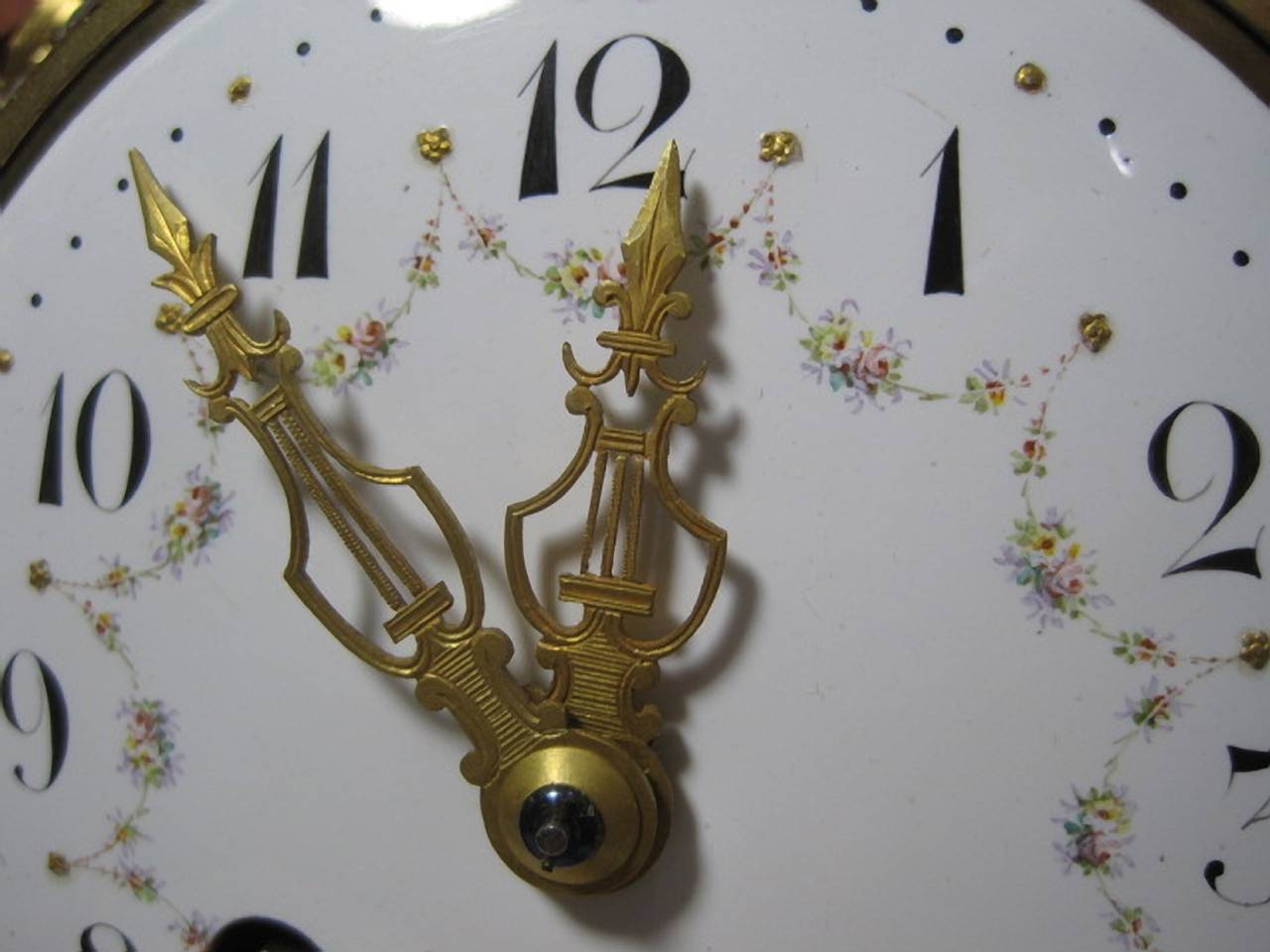Uhrengarnitur in Leierform, Louis XVI.-Stil, 19. Jahrhundert im Angebot 1