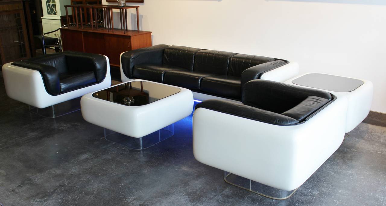 Classic early 1970s sofa designed by William C. Andrus for the ever innovative Steelcase Soft Seating Group with 2001 Space Odyssey stylings. The white fiberglass shell appears to float on a Lucite plinth. Steelcase commissioned world renowned