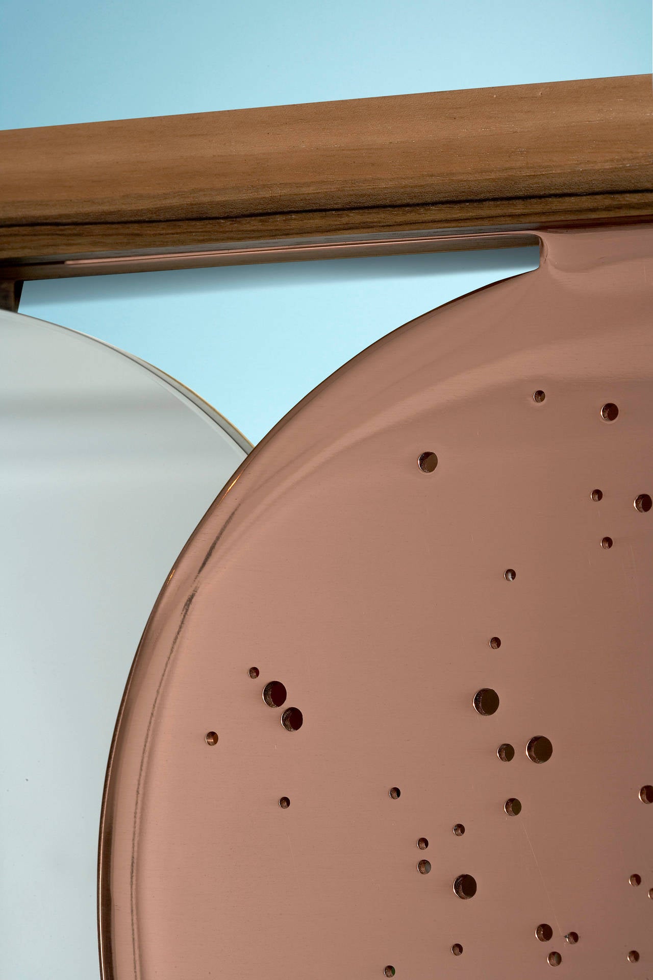 Eclipse
Mirror. 
Cat-Berro edition 2007
Red copper. Solid walnut.
The copper part slides on the mirror.
Measure: L 64 cm, H 27.5 cm, épaisseur 2.5 cm.

Signed piece of a limited edition of 24 + 2 AP + 2P.
Delivery time: 8 weeks.

Pricing does not