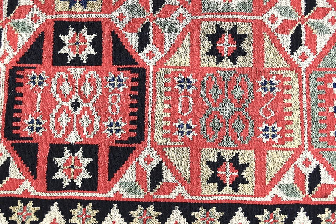 Woven covers such as this were among the most prized possessions in Swedish homes of the 18th and 19th centuries. The ‘rolakan’ weaving technique dates from the middle ages and as a double interlocking tapestry weave, using wool on a linen