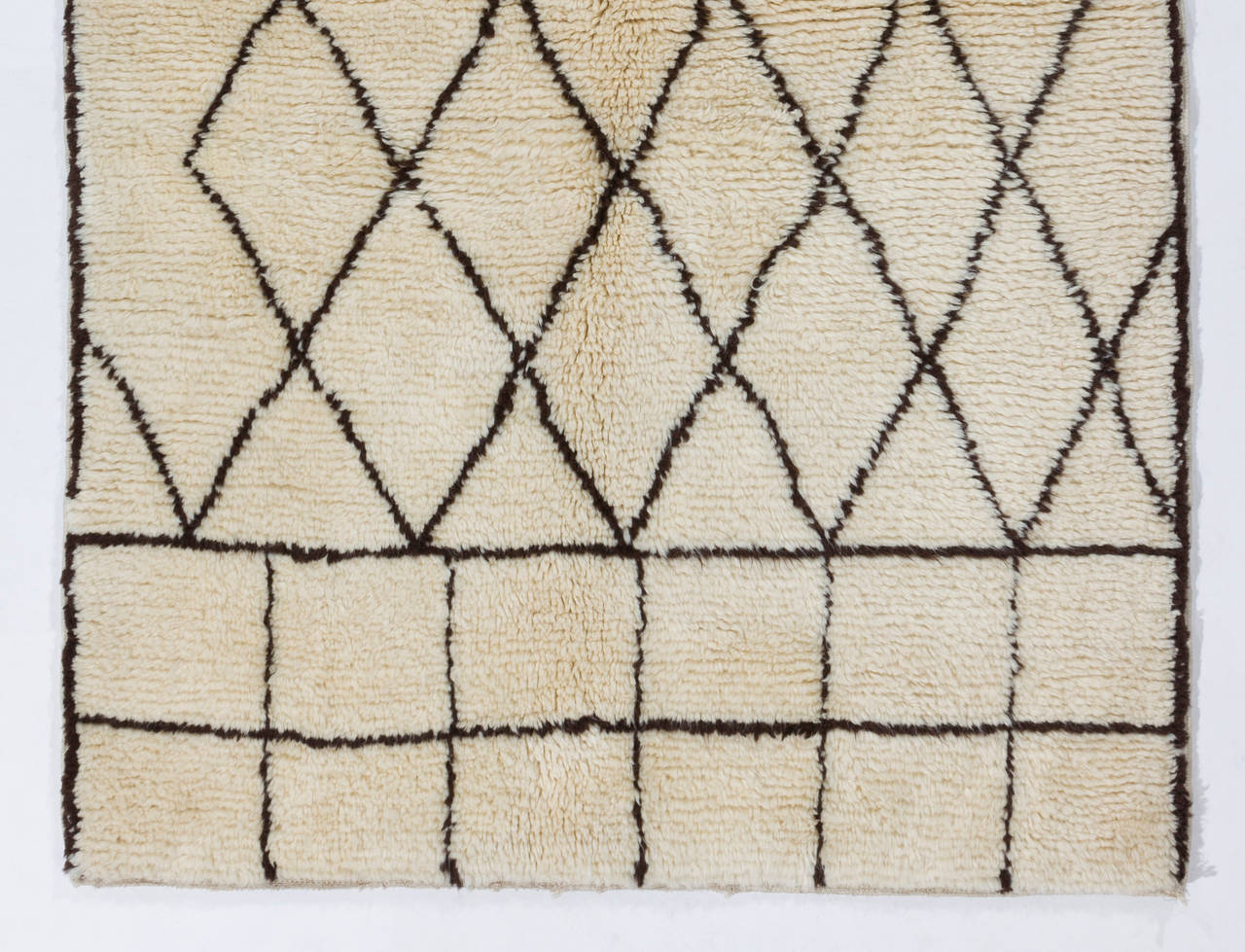 Organic Modern Moroccan Beni Mrit Rug. 100% Natural Wool. Handmade Shaggy Carpet. Customizable For Sale