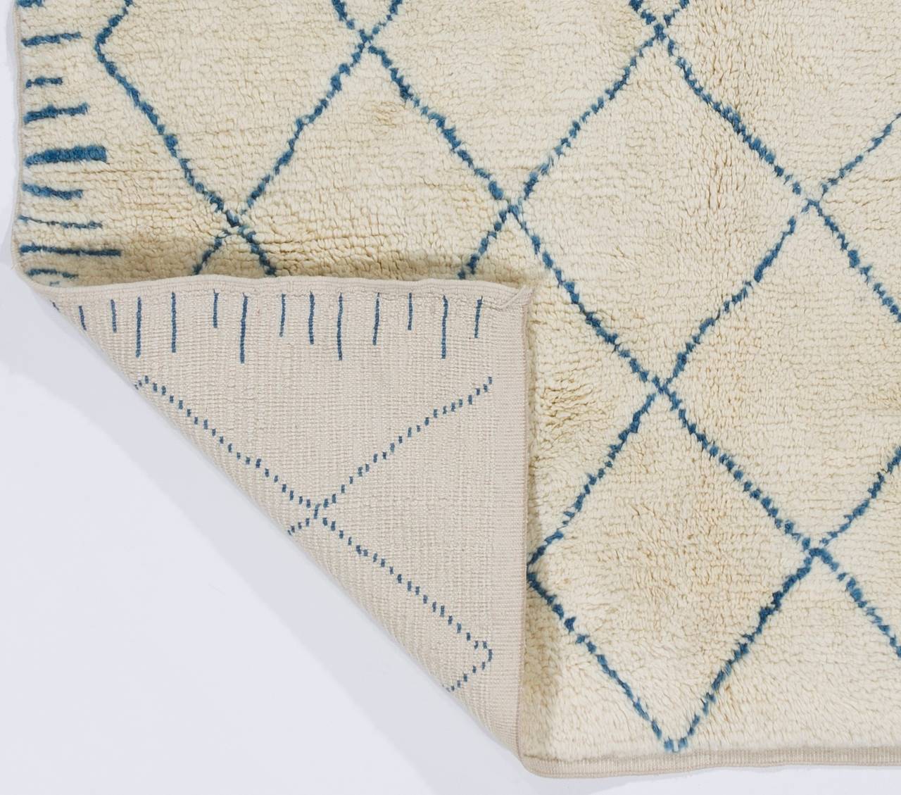 Modern Contemporary Moroccan Wool Rug in Ivory and Blue