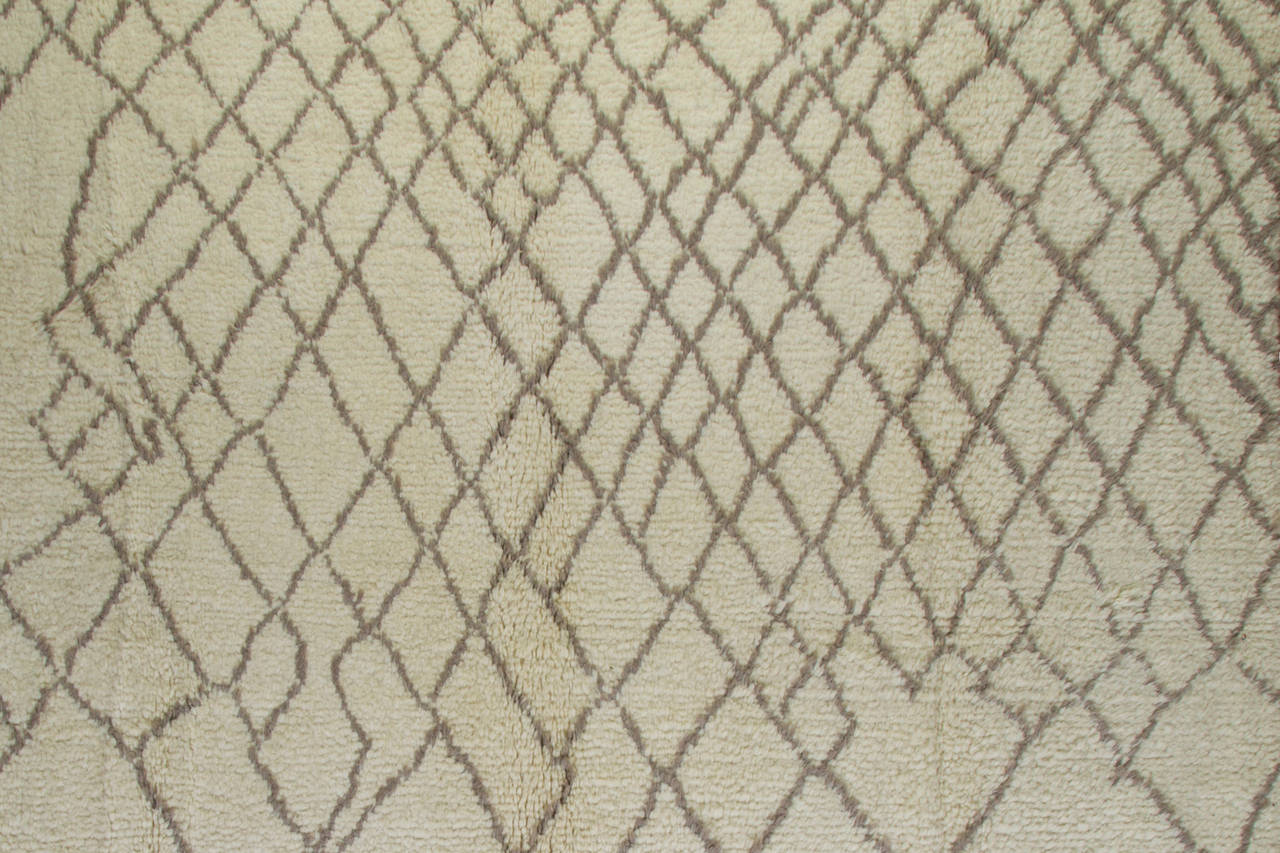 Modern Contemporary Moroccan Rug Made of Natural Undyed Wool