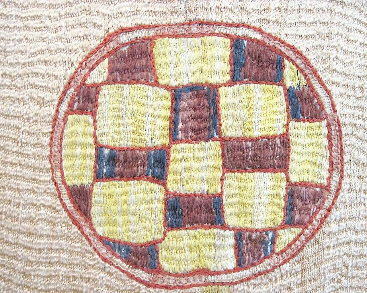 Seltene und ungewöhnliche kaukasische Kaitag-Stickerei:: ca. 1800 (Kaukasisch)