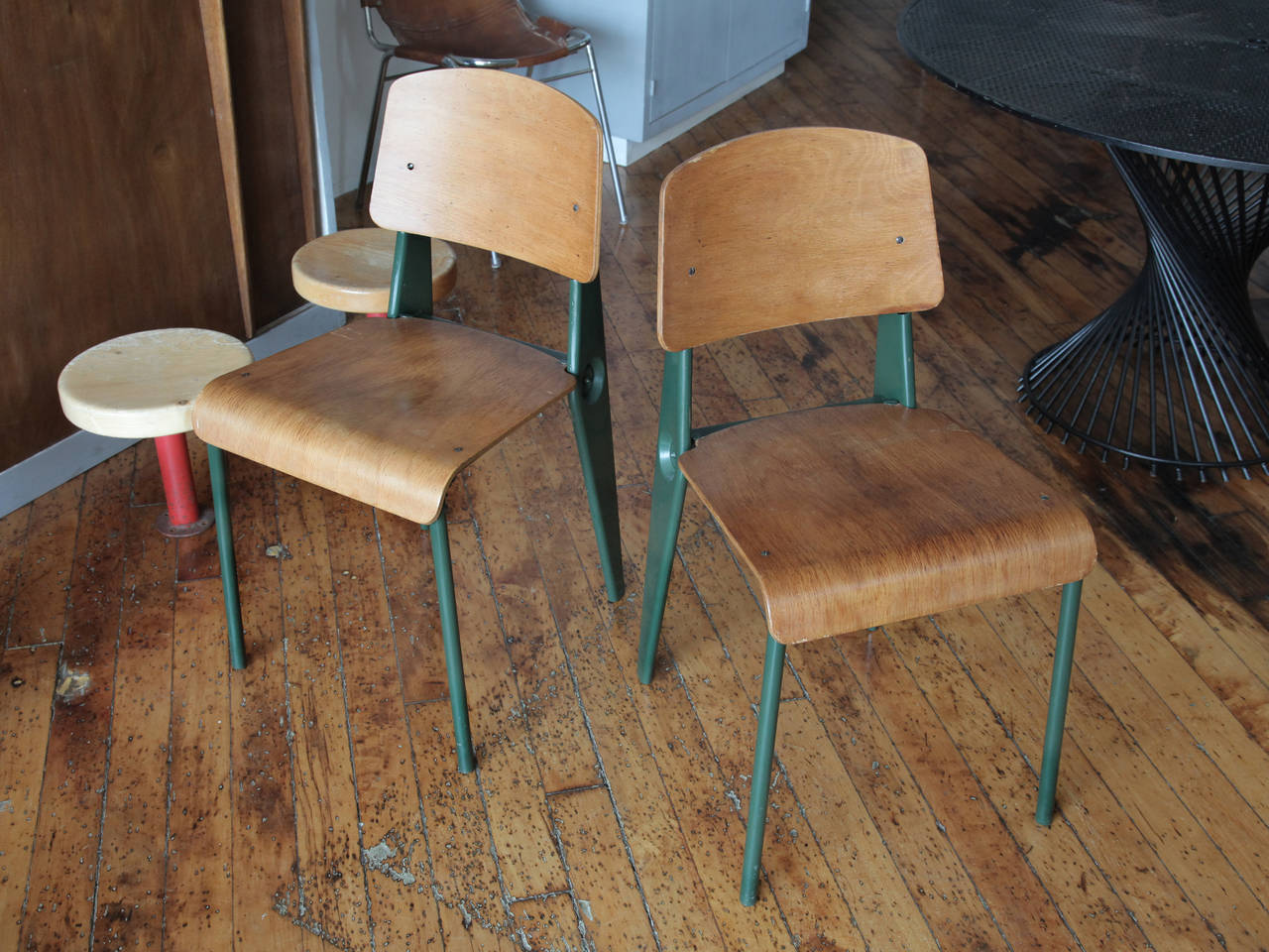 Rare steel and oak veneered plywood chair designed for easy disassembly and re-assembly for efficient transport, by Jean Prouvé, c. 1952. One chair available.

Manufactured by Les Ateliers Jean Prouvé, Nancy, France. Prouvé, self-designated a