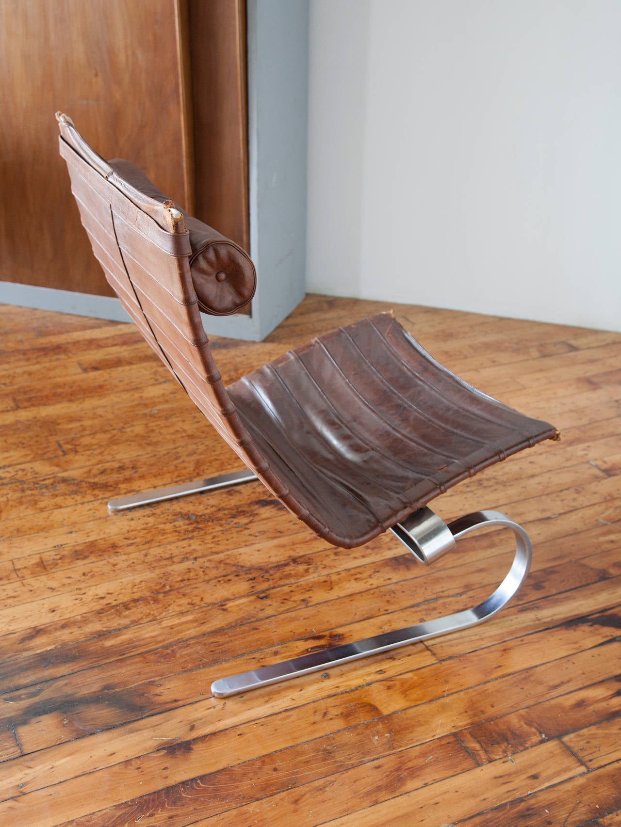 Modern Early Production PK-20 Lounge Chair by Poul Kjærholm For Sale