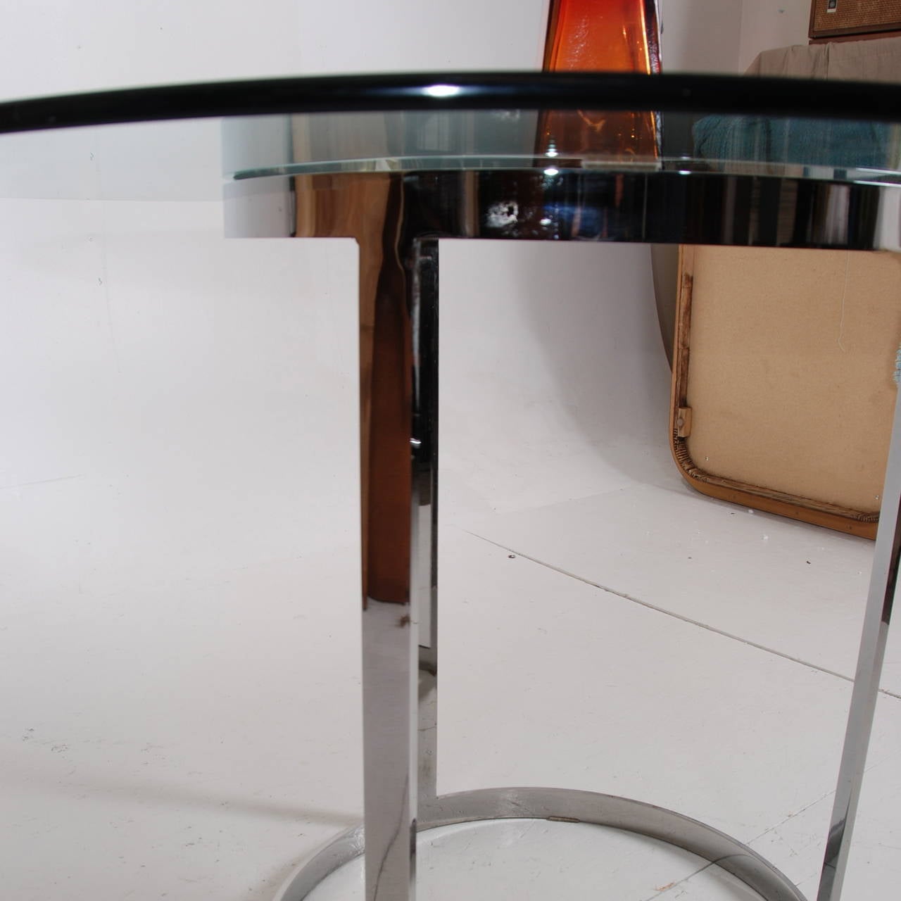 Milo Baughman Round Glass and Chrome Dining Table In Excellent Condition In Los Angeles, CA
