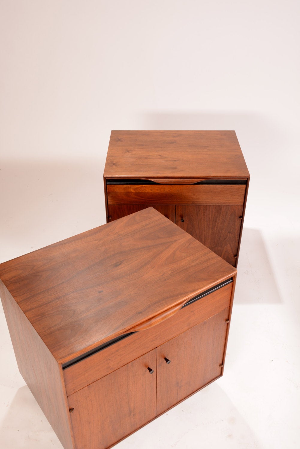 Pair of John Kapel Night Stand Cabinets for Glenn of California In Good Condition In Los Angeles, CA