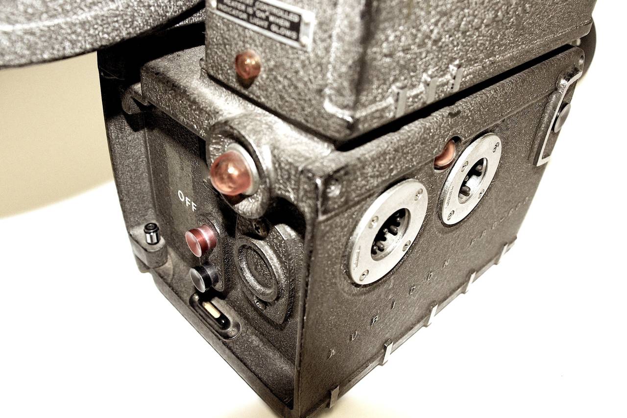 Auricon Cinema Newsreel Camera, Complete and Working. As Sculpture, Circa 1955. In Excellent Condition For Sale In Dallas, TX