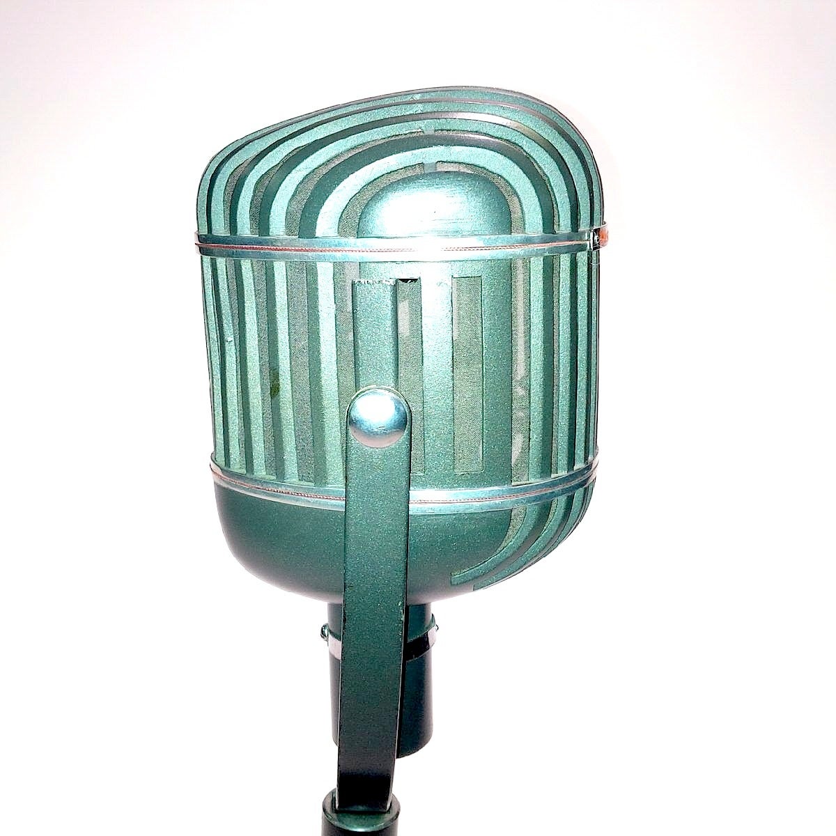 ORIGINAL
UNMOLESTED
UNRESTORED

ART DECO
RARE 
USA MADE
WESTERN ELECTRIC 
VINTAGE
Circa 1938
MAGNETIC
CARDIOID
MICROPHONE

MODEL 639B 

IN ABSOLUTE
SPECTACULAR
AS FOUND
CONDITION.

NOT EVEN CLEANED

NOT THE LATER