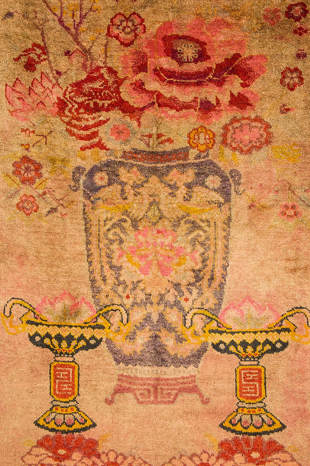Big vase unusual motif for this Sinkiang, China carpet of the beginning of 20th century.  From Private Collection .
nr. 1229 -