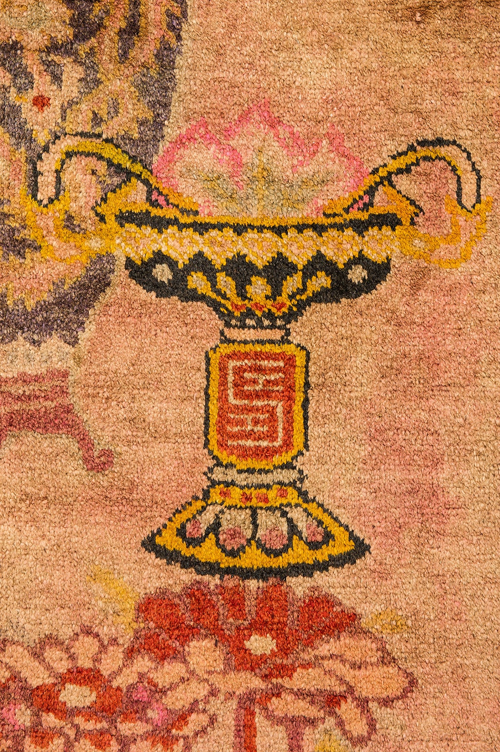 Exportation chinoise Rare tapis chinois ancien de Sinkiang, « Grand Vase », également suspendu au mur en vente
