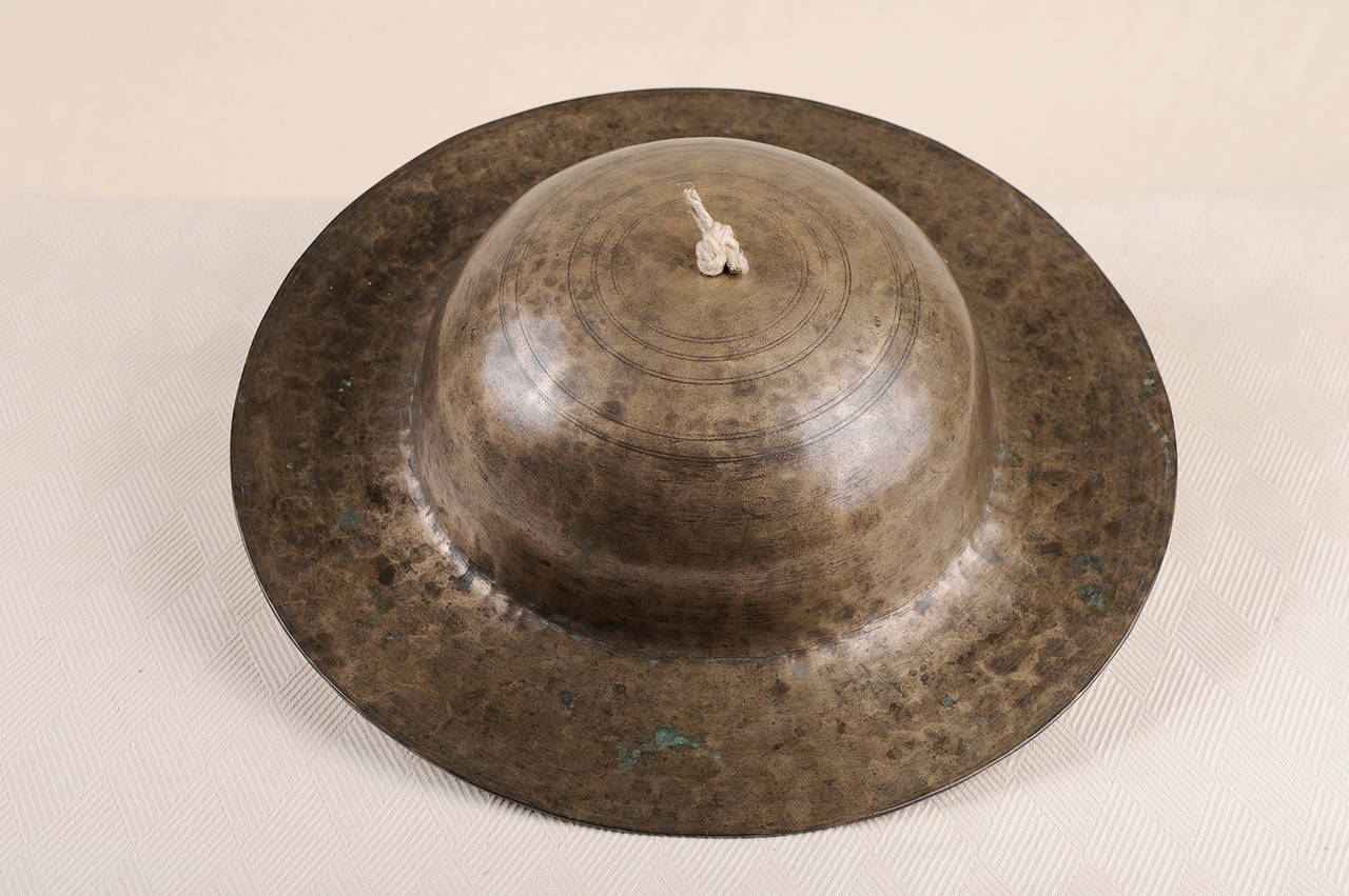 Alte tibetische Bronzeglocke oder Cymbal (Tibetisch) im Angebot